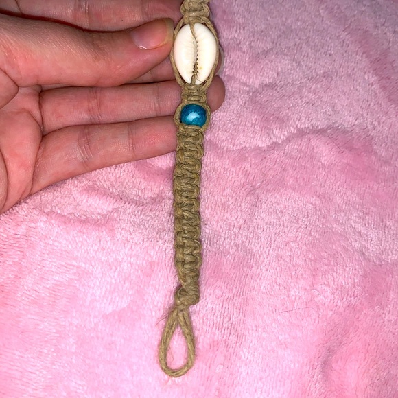 Cowry shell 🐚 beaded necklace - Picture 4 of 4